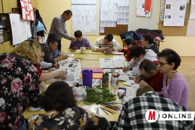 A versmondással párhuzamosan kézműves foglalkozás folyt. (Fotó: Lakatos János)