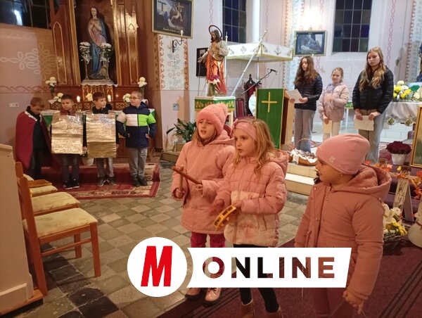 Az alsósok és a felsősök közös műsorral mutatkoztak be a templomban