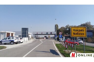 A Nákófalva‒Lunga határátkelőhelyen az új rendszer szerint léptetnek be Romániába. (Fotó: Vidács Hajnalka)