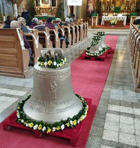 A három új harang és az áthangolt régi harang jövő héten kerül a toronyba. (Fotó: Kancsár Izabella)