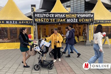 A szcientológusok három hónapja tevékenykednek a városban (Fotó: Dávid Csilla felvétele)