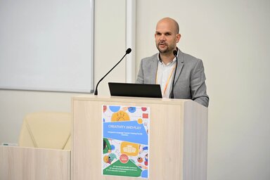 Dr. Czékmán Balázs szerint a jövő iskolája nem „digitális iskola” lesz, hanem okos iskola/Fotó: Molnár Edvárd