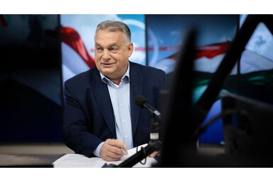 Orbán Viktor miniszterelnök a Kossuth rádióban. (Fotó: MTI)
