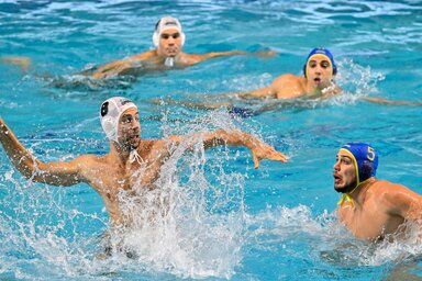 Kovács Gergőék (labdával) fejet hajtottak a Barcelona előtt (Fotó: MTI)