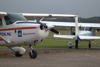 Nem hivatalos értesülések szerint a balesetben egy személy életét vesztette.