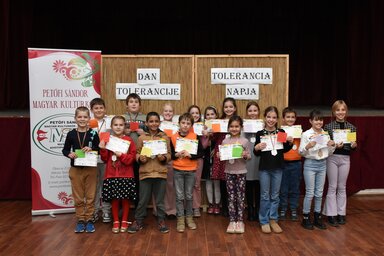 A díjazott 3. és 4. osztályosok/Fotó: Petőfi Sándor Magyar Kultúrkör