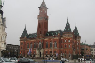 Az első látnivaló a városháza