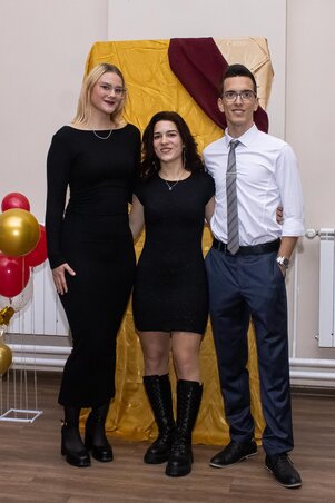 A fényképész nem pihenhetett, hiszen csak úgy sorakoztak az emberek a fényképsarokban (Faragó Szabolcs felvétele)