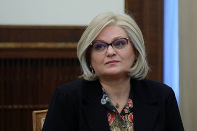 Jorgovanka Tabaković hangsúlyozta, hogy a jegybank nem kapott részletesebb magyarázatot arra vonatkozóan, pontosan milyen következményekkel járhatnának ezek a másodlagos szankciók (Beta)
