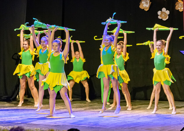 A Petőfi Sándor Magyar Kultúrkör modern tánccsoportja (Fotó: Rácz László felvétele)