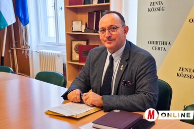 Juhász Attila előzetes sajtótájékoztatón számolt be a jövő heti ülés témáiról (Fotó: Kállai Göblös Nikoletta felvétele)