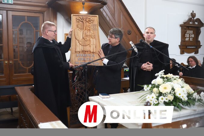 Orosz Attila (bal) 25 éves lelkészi szolgálatát ünnepelte (Lakatos János felvétele)