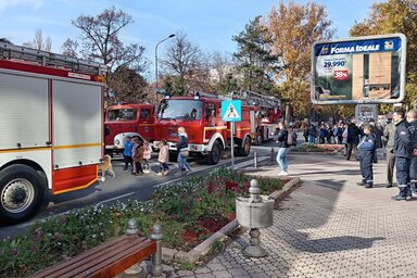 A tűzoltóság utcai felvonulást tartott a városközpontban (Fotó: Paraczky László)