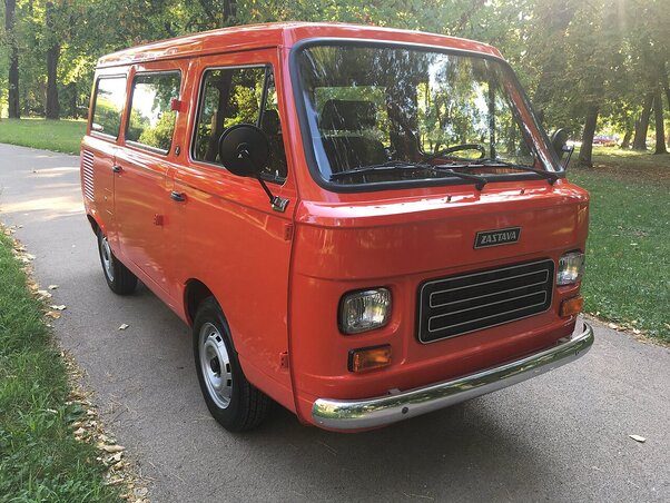 ...és a 850 AK furgonváltozat, tágas beltérrel / Fotó: Wikipédia