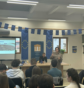 Vicsek Annamária Az EU működése és az Európai Parlament szerepe címmel tartott előadást (Kancsár Izabella felvétele)