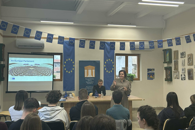 Vicsek Annamária Az EU működése és az Európai Parlament szerepe címmel tartott előadást (Kancsár Izabella felvétele)