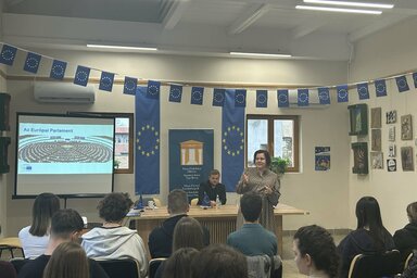 Vicsek Annamária Az EU működése és az Európai Parlament szerepe címmel tartott előadást (Kancsár Izabella felvétele)
