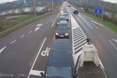 Nebojša Vukanović, az ellenzéki Igazság és Rend Lista vezetője arra figyelmeztetett, hogy több ezer szerbiai haladópárti szimpatizáns kelhet át a határon (Fotó: Screenshot/MUP)