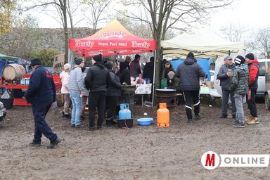A rossz idő ellenére vidám hangulat uralkodott (Fotó: Lakatos János felvétele)