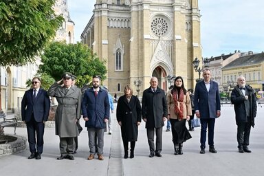 Koszorúzással elmékeztek meg Újvidéken Bácska, Bánát és Baranya a Szerb Királysághoz való csatolásáról (Fotó: novisad.rs)