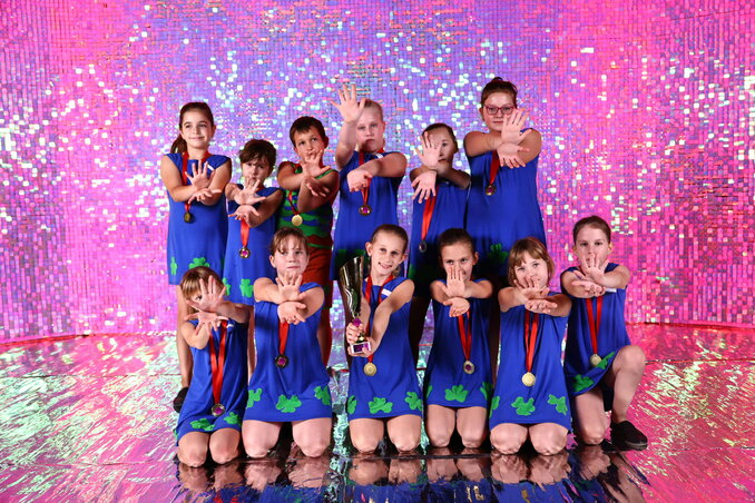 A mini korosztályban a Trollok című tánc szintén ezüstérmet szerzett (Fotó: Petőfi Sándor Magyar Kultúrkör)