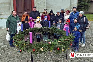A falu adventi koszorúján vasárnap meggyújtják az első gyertyát. (Fottó: Gergely Árpád)