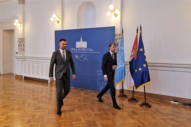 A megbeszélés középpontjában a már megvalósult, uniós támogatást élvező projektek, valamint a jövőbeli fejlesztési lehetőségek álltak (Fotó: novisad.rs)