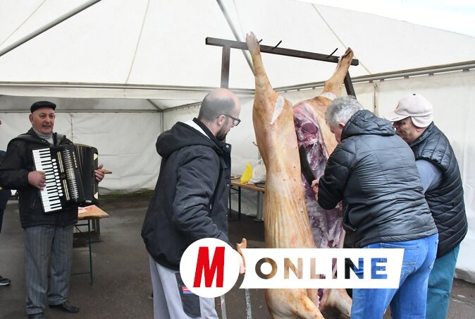 A sertés szétszedése vidám hangulatban folyt