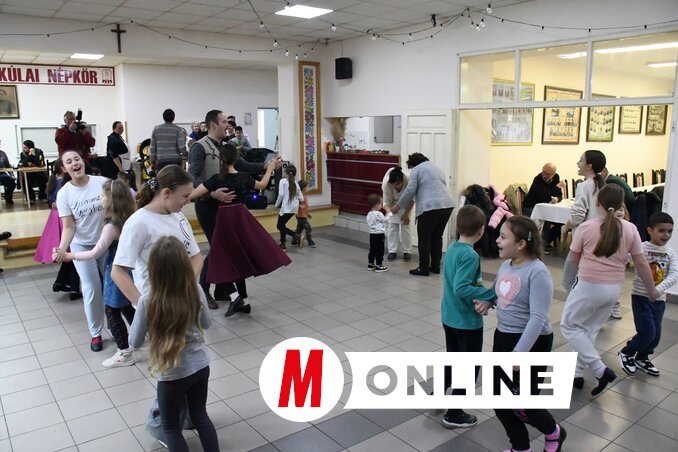 A délelőtti programsorozat vidám táncházi mulatsággal zárult