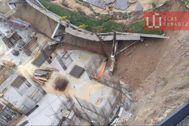 Egyelőre nincs hivatalos információ arról, mi okozta a földcsuszamlást (Fotó: Printscreen/glassumadije.rs/Instagram)