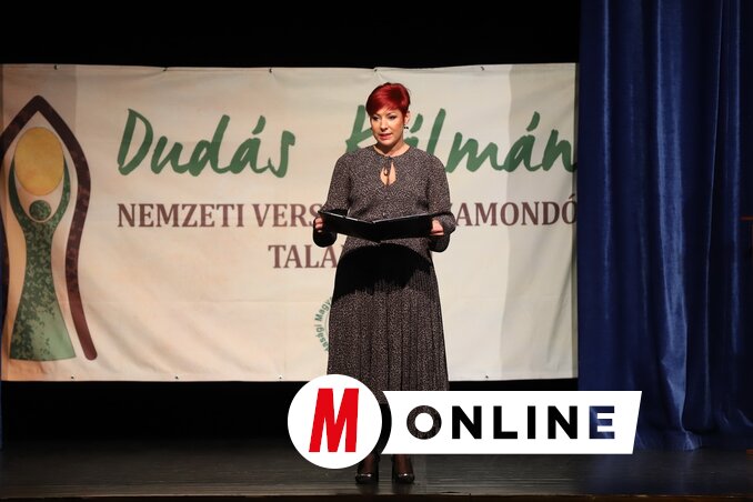 Szatmári Melitta megnyitja a találkozót (Lakatos János felvétele)