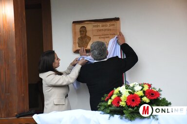 Az emléktáblát Pótápi Katalin Zsuzsanna és Lőcsei Vilmos, a hertelendyfalvi egyesület elnöke leplezték le. (Fotó: Paraczky László)