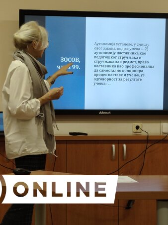 Katarina Aleksić a prezentációját tartja/Horváth Aranka