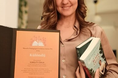 Vukelity Csilla, a legtöbbet mesélő pedagógus különdíj büszke tulajdonosa