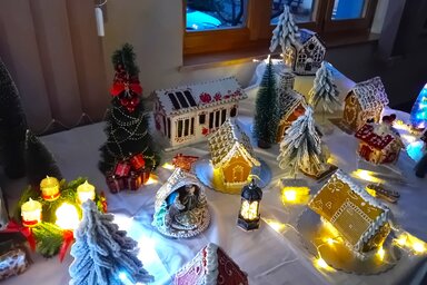 Adventi hangulat a helyi közösség folyosóján (Fotó: Tímár Gabriella)