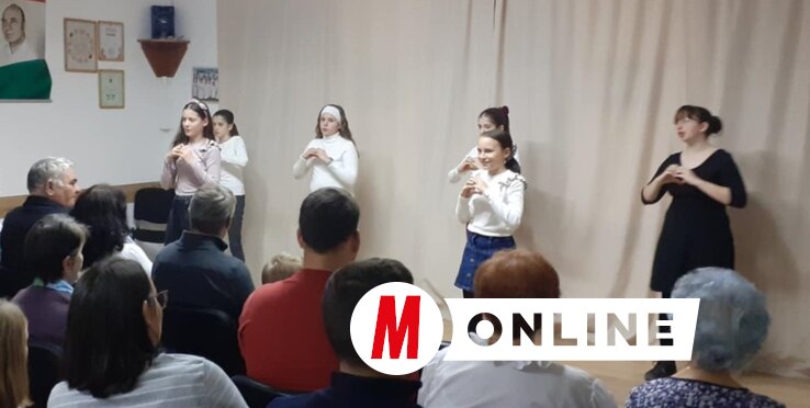 A fellépő lányok tánca tette növelte az est hangulatát (Fotó: Dancsó Áron)