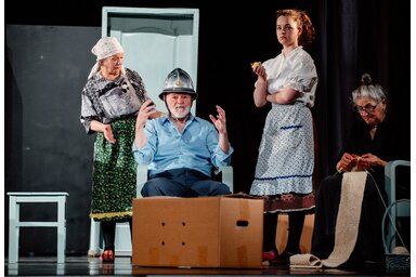 Örkény István Tóték című darabjában nyújtott alakításáért, Tót szerepének megformálásáért Sörfőző Károly kapta a legjobb férfi főszereplőnek járó díjat. Részlet a darabból (Fotó: Archív)