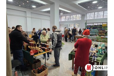 Az érdeklődők és a vásárlók folyamatosan érkeztek (Vidács Hajnalka felvétele)