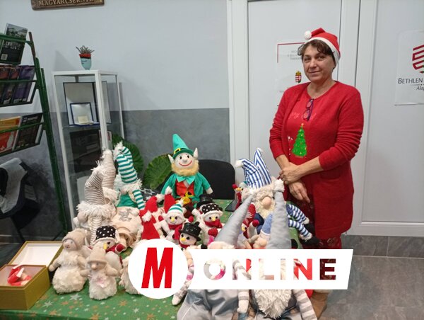 Ećim Hódi Eleonóra asztalán manók, törpék, mikulások és hóemberek sorakoztak (Vidács Hajnalka felvétele)