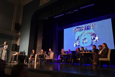 Emlékidézés a színpadon (Fotó: Vidács Hajnalka)