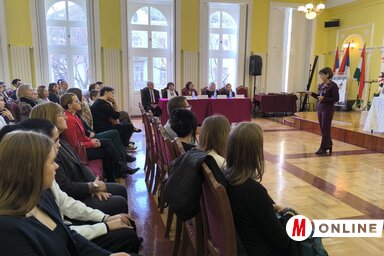 A megnyitón De Negri Ibolya, az ÉMPE elnöke üdvözölte a résztvevőket (Fotó: Dér Dianna)