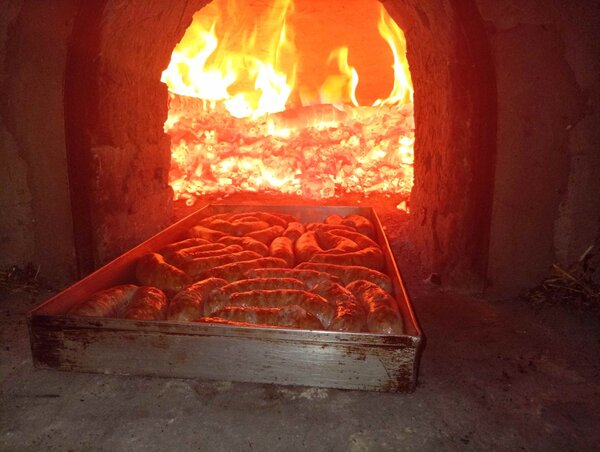 Kolbászból is sütöttek kóstolót