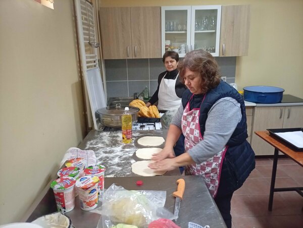 A konyhában hagyományos reggeli helyett lángost sütöttek