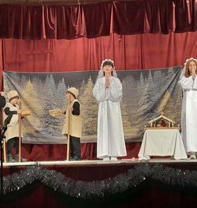 Az óbecsei Petőfi kultúrkör kis csoportját Pécsi Árpád vezeti (Kancsár Izabella felvétele)