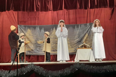 Az óbecsei Petőfi kultúrkör kis csoportját Pécsi Árpád vezeti (Kancsár Izabella felvétele)