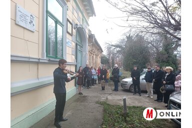 Papp Dániel emléktáblájának megkoszorúzása a MÉF székháza előtt/Kazinczy Paszterkó Diana