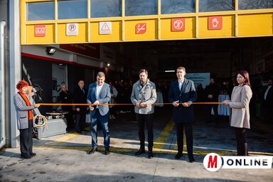 Kriska Zoltán, Magyar Levente és dr. Pásztor Bálint az A24 Assistance Kft.-ben a beruházás ünnepélyes átadóján (Fotó: Ótos András felvétele)