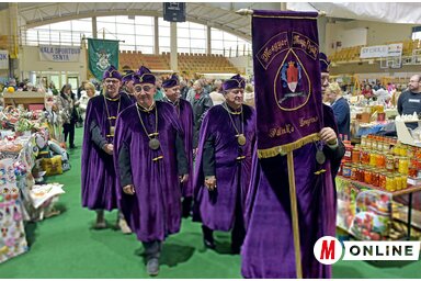 A pálinkalovagrendek felvonulása (Gergely Árpád felvétele)