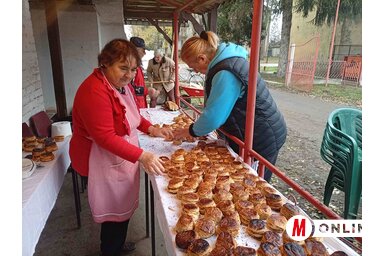 Az egyesület tagjai csütörtökön este és pénteken délelőtt sütötték a Luca-pogácsát/Vidács Hajnalka felvétele