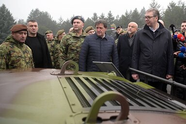 Aleksandar Vučić államfő a niši Mija Stanimirović laktanyában (Fottó: Beta)